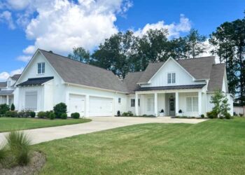 Modern Farmhouse with Courtyard Garage & Bonus Above – ~2,727 Sq Ft, 4–5 Beds & 3–4 Baths