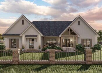 5-Bedroom Hill Country Home – ~3,747 Sq Ft of Relaxed Elegance & Entertaining