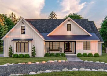 Beautiful Modern Farmhouse with Split Bedrooms – ~2,707 Sq Ft of Elegant, Smart Living
