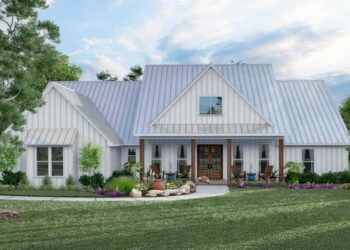4-Bed Modern Farmhouse with Outdoor Kitchen & Fireplace – ~2,845 Sq Ft of Comfortable, Thoughtful Design