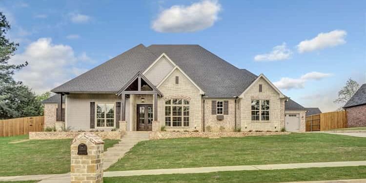 European House with Vaulted Great Room – Charming, Spacious & Versatile (~2,661 Sq Ft)