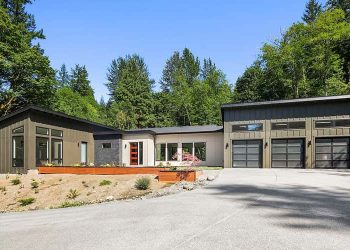 Contemporary Ranch House with Open Concept Living Space – Stylish, Spacious & Welcoming (~2,394 Sq Ft)