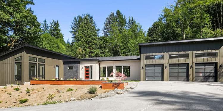 Contemporary Ranch House with Open Concept Living Space – Stylish, Spacious & Welcoming (~2,394 Sq Ft)