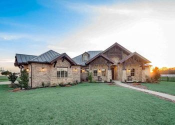 Rugged Hill Country House with Game Room – Rustic Charm & Spacious Family Living (~3,065 Sq Ft)