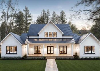 4-Bed Modern Farmhouse with Outdoor Kitchen – Spacious, Family-Friendly & Outdoor-Focused (~3,003 Sq Ft)