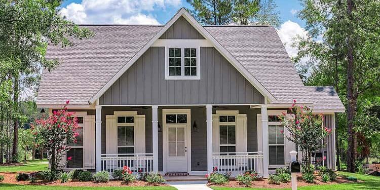 Compact Craftsman House for a Narrow Lot — Comfortable, Efficient & Family-Ready (~2,219 Sq Ft)