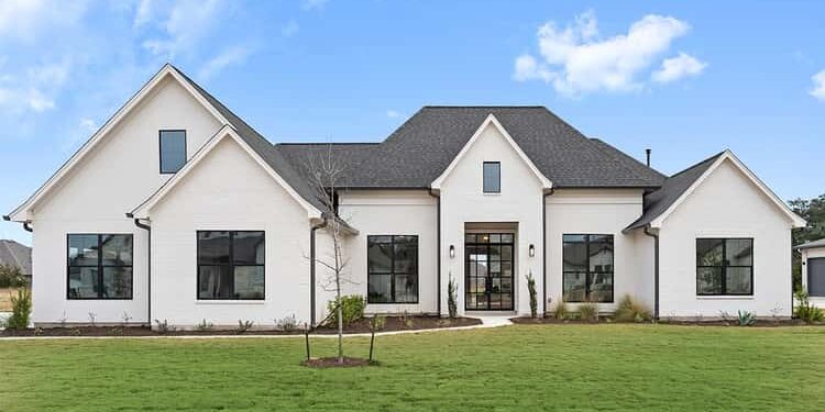 Transitional Open-Concept Home with Office & Game Room — Comfortable, Modern & Family-Ready (~3,152 Sq Ft)