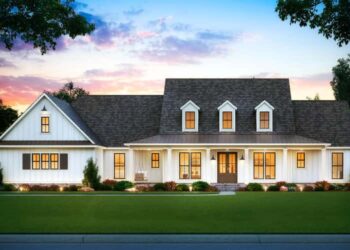 4-Bed Modern Farmhouse with Split-Bedroom Layout & 3-Car Garage – Comfort, Flexibility & Stylish Farmhouse Living (~2,705 Sq Ft