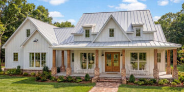 Modern Farmhouse Plan – 2,593 Sq Ft, 4–5 Bedrooms, 3.5 Bathrooms